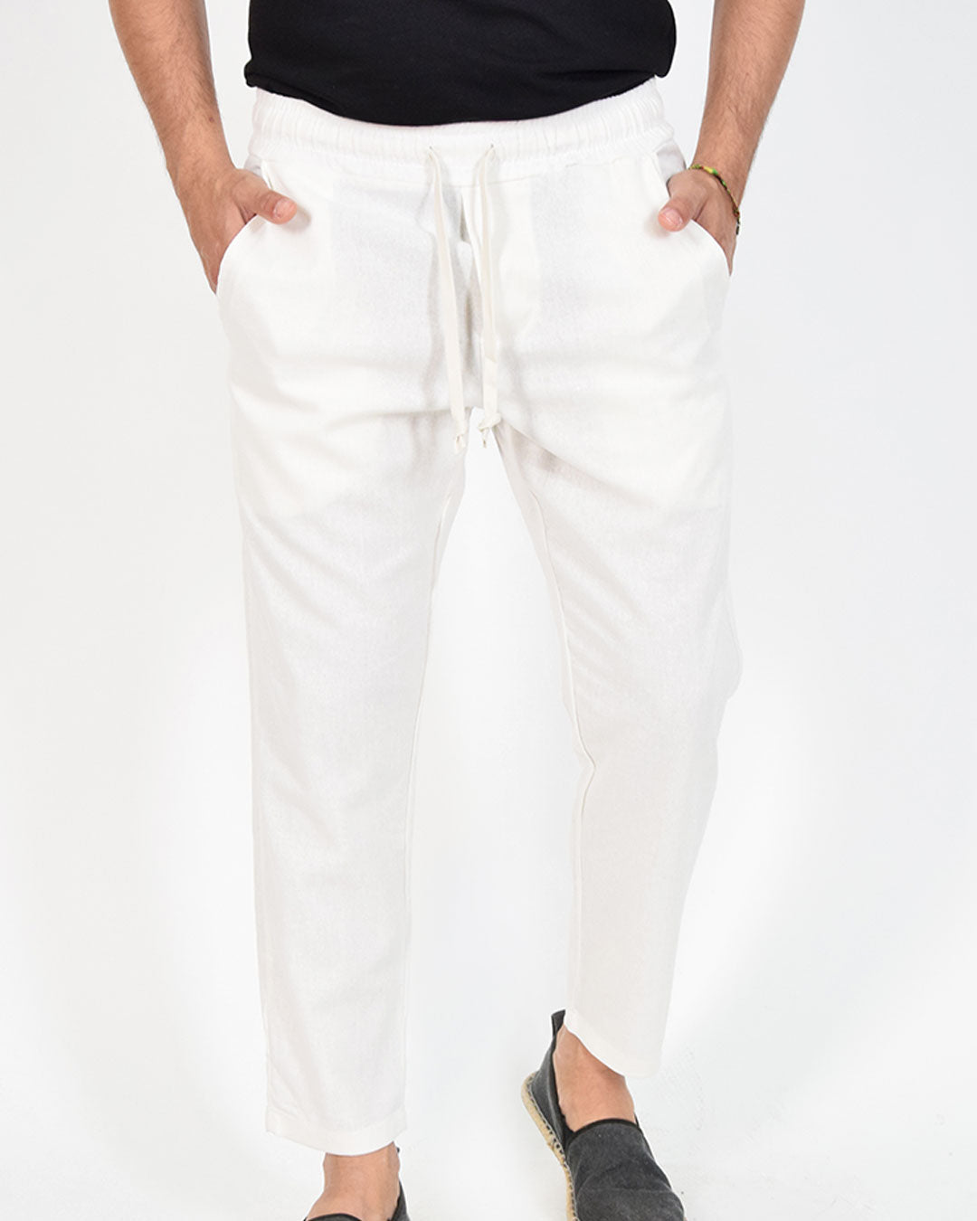 Pantaloni in lino con laccio in vita
