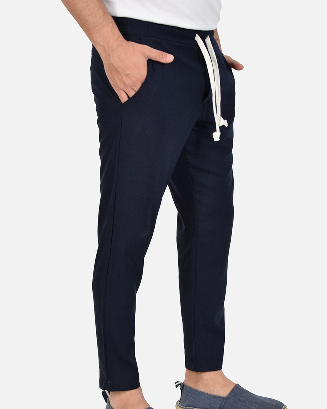 Pantaloni in lino con laccio in vita