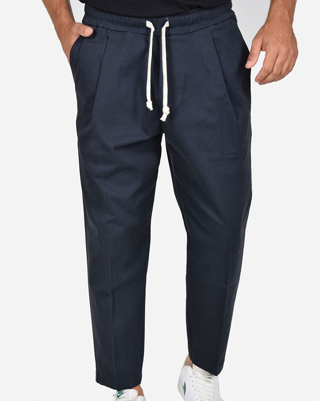 Pantaloni relax fit con laccio in vita