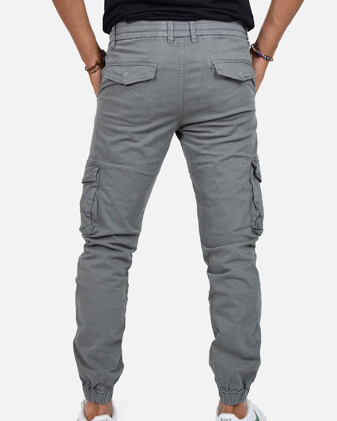 Pantaloni con tasconi e laccio in vita