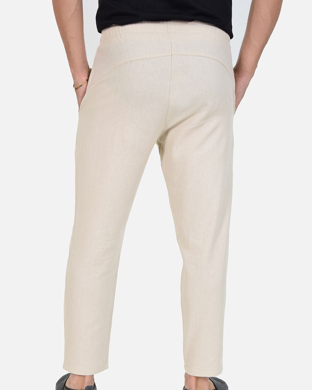 Pantaloni in lino con laccio in vita