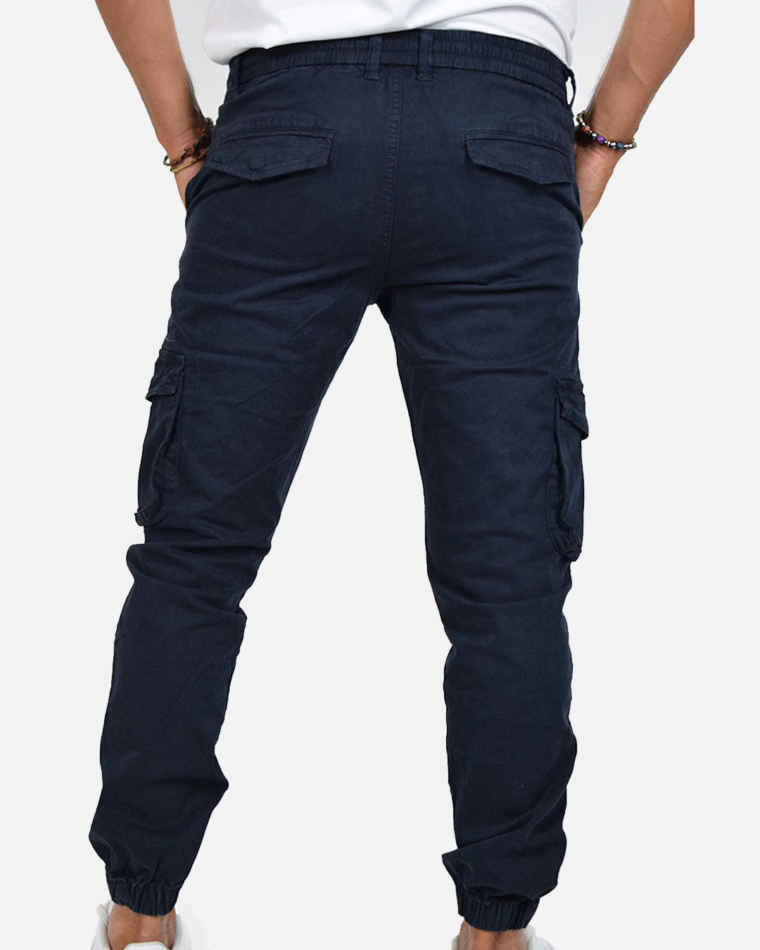 Pantaloni con tasconi e laccio in vita