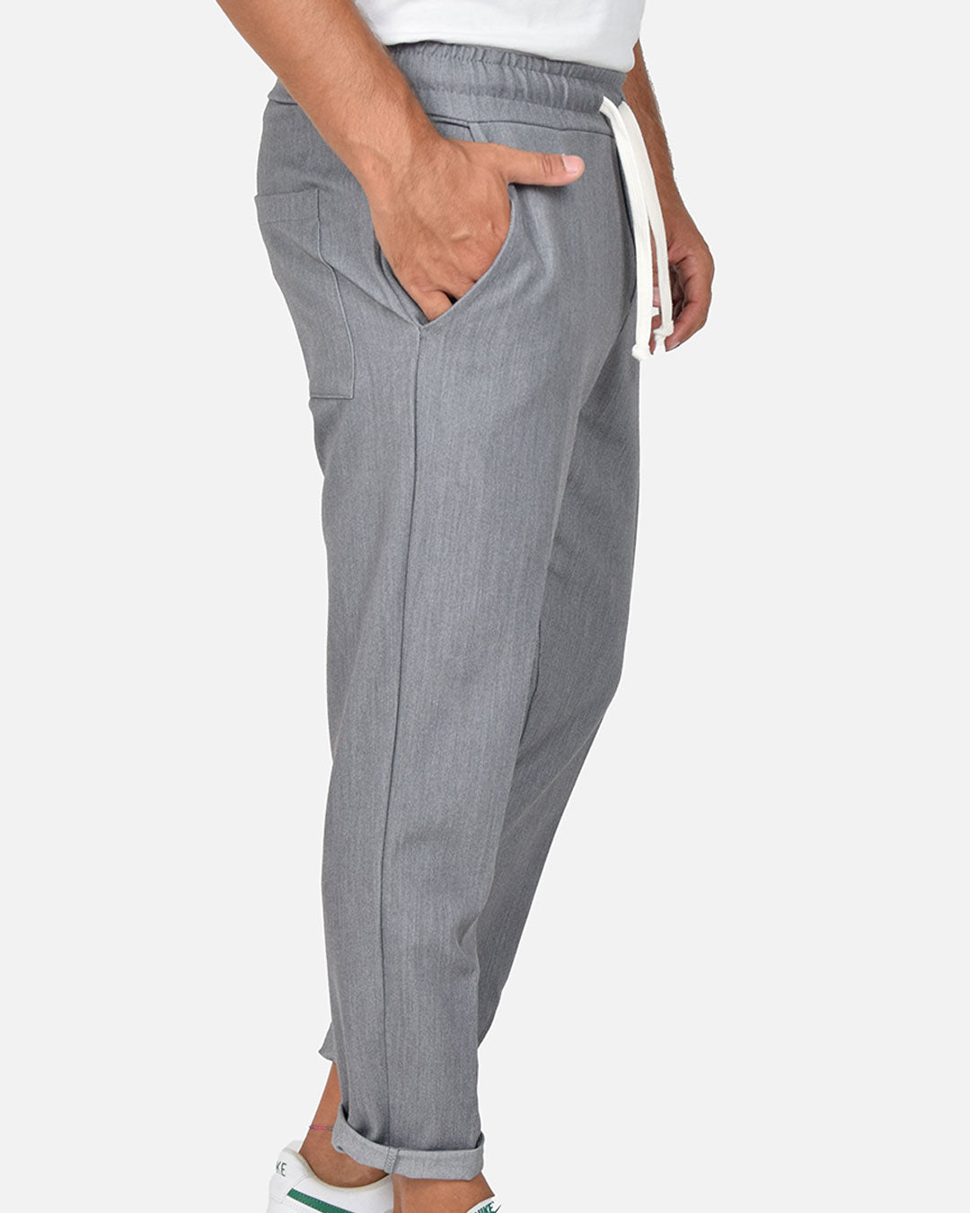 Pantaloni con laccio in vita