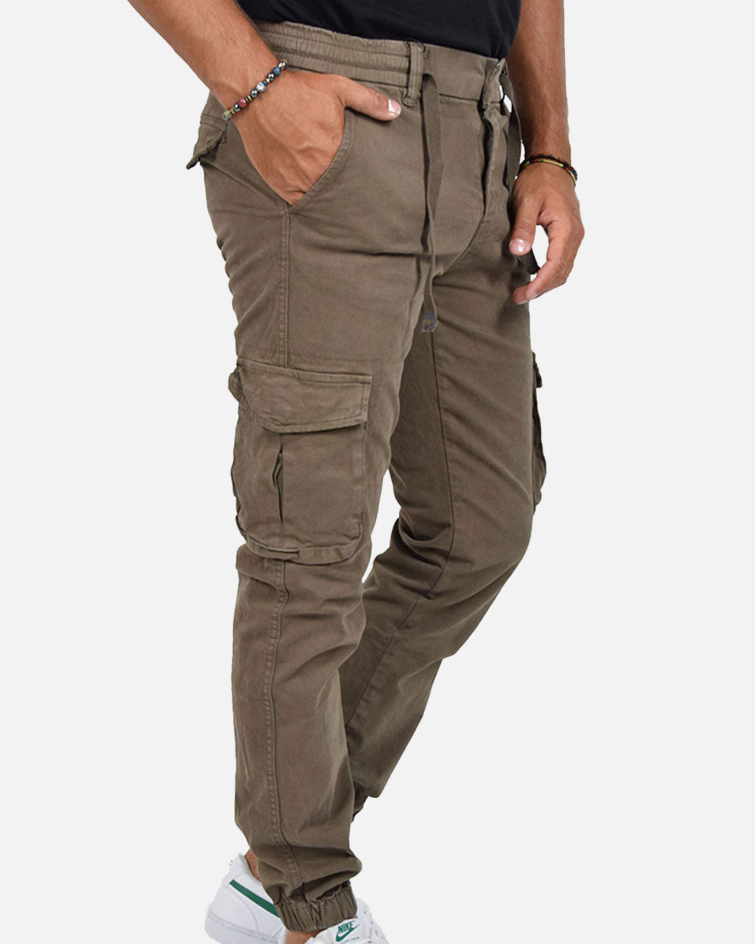 Pantaloni con tasconi e laccio in vita