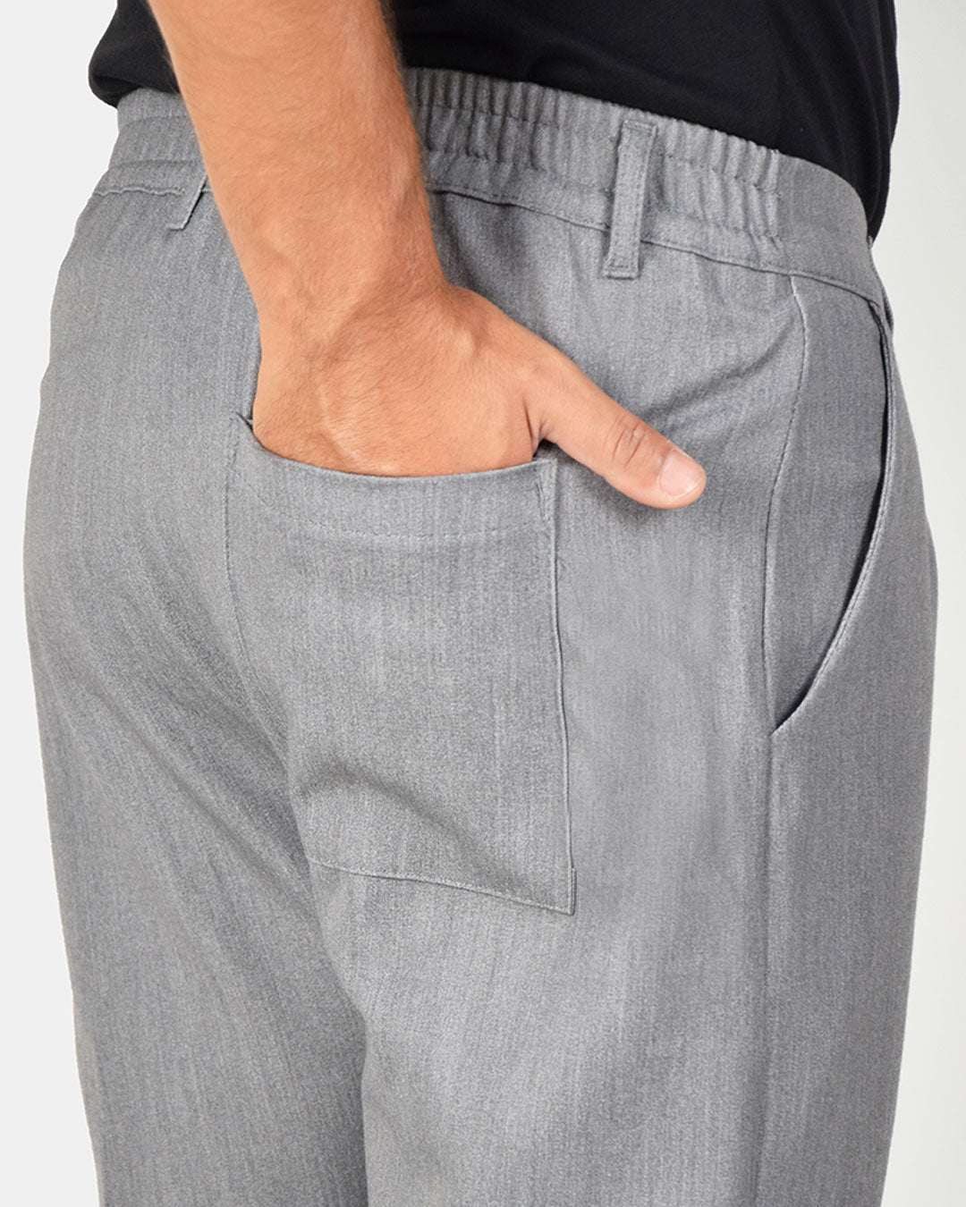 Pantaloni capri con vita elasticizzata