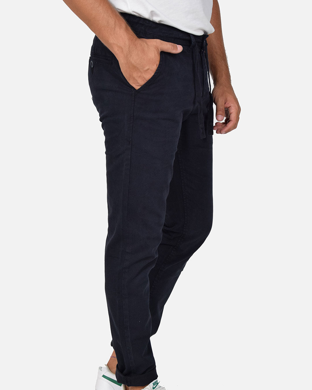 Pantaloni slim fit con laccio in vta