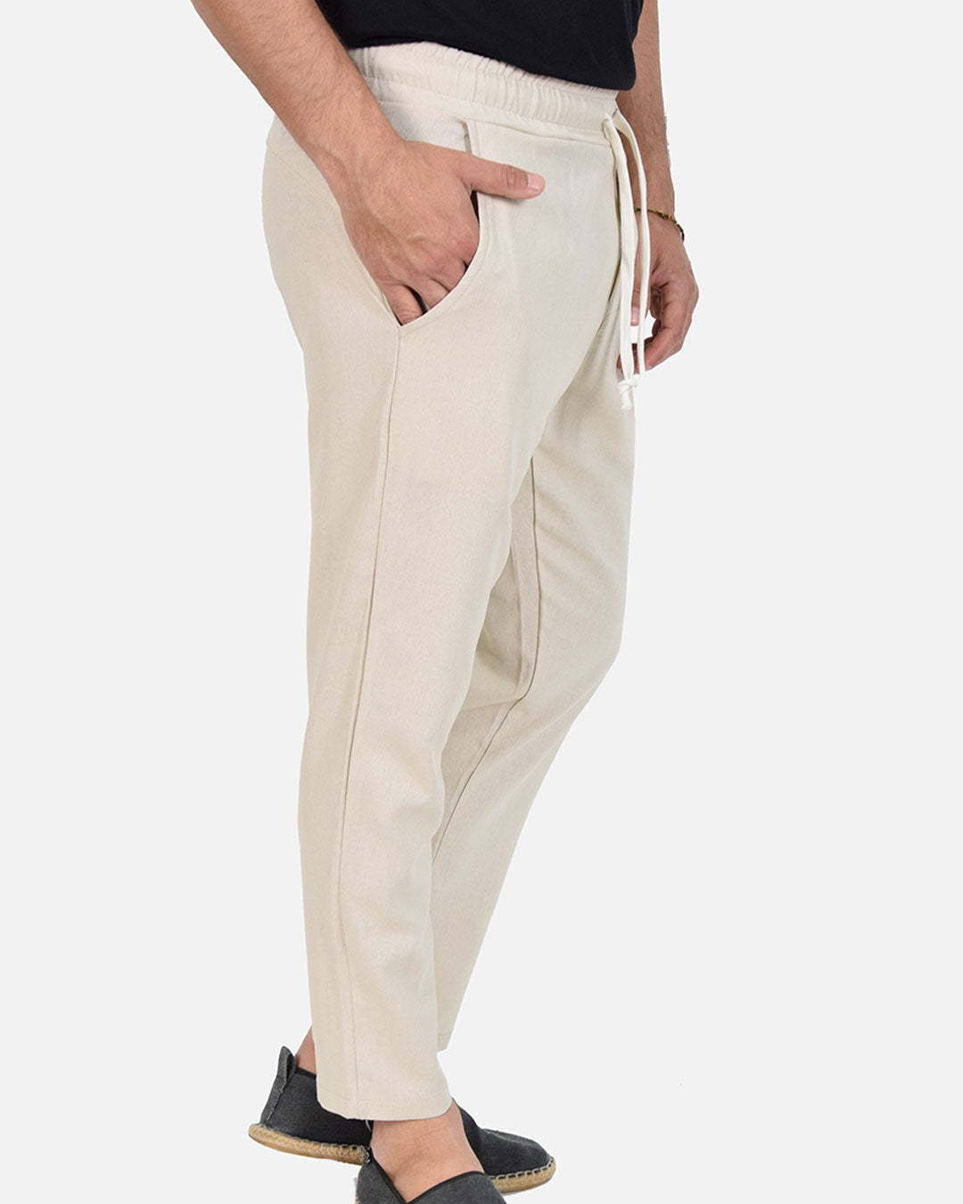 Pantaloni in lino con laccio in vita