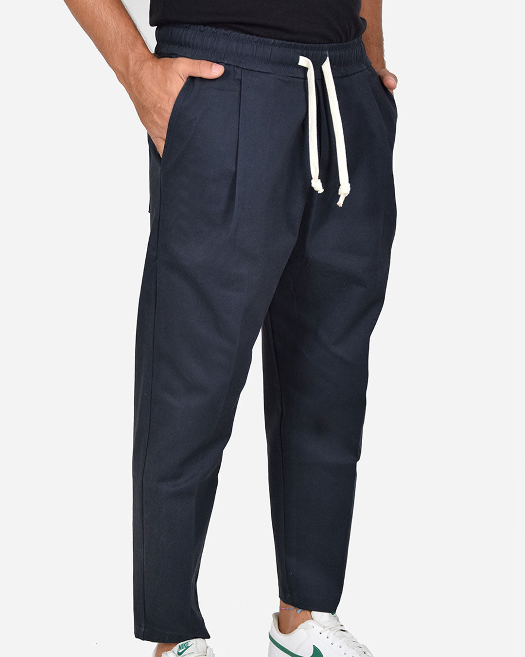 Pantaloni relax fit con laccio in vita