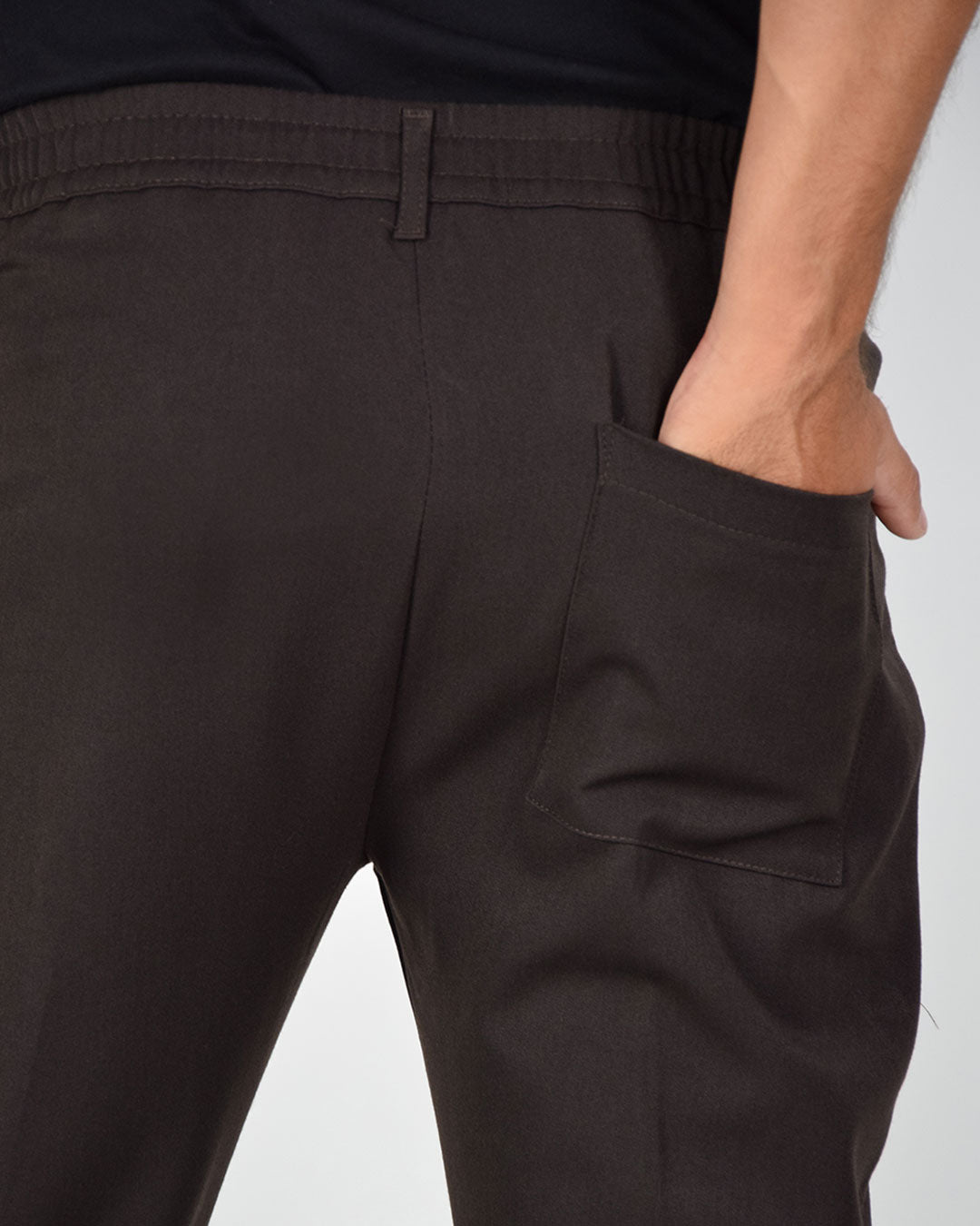 Pantaloni capri con vita elasticizzata