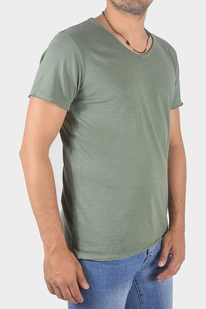 T-SHIRT CON COLLO A V