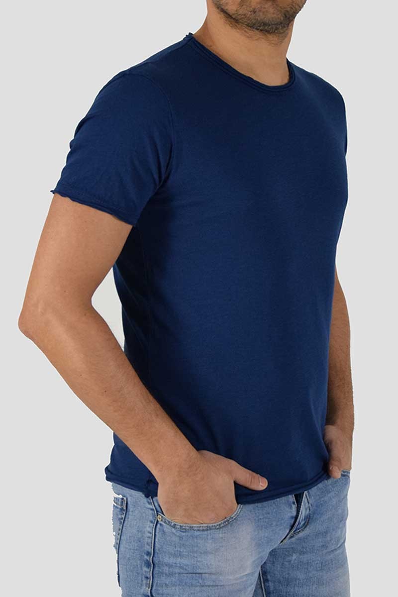 T-SHIRT CON TAGLIO VIVO