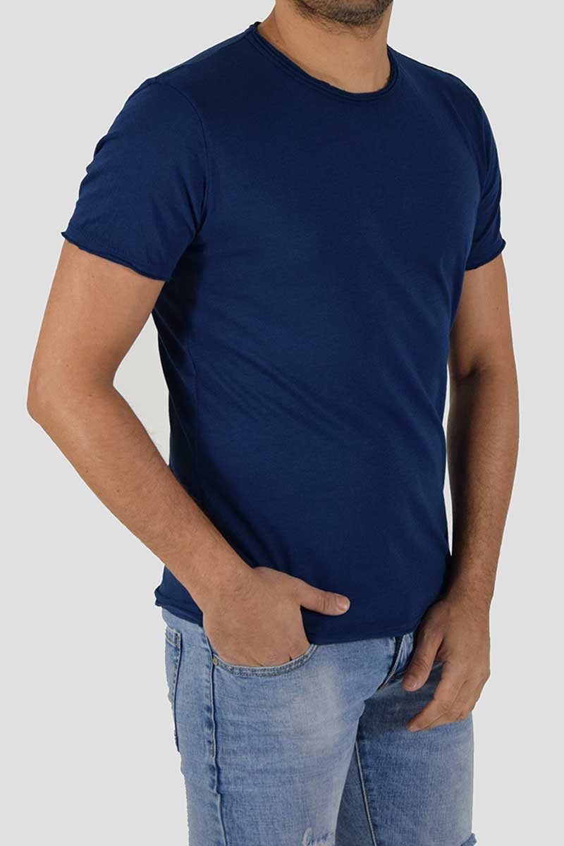 T-SHIRT CON TAGLIO VIVO