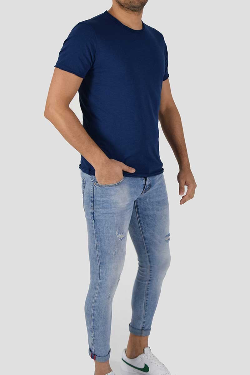 T-SHIRT CON TAGLIO VIVO