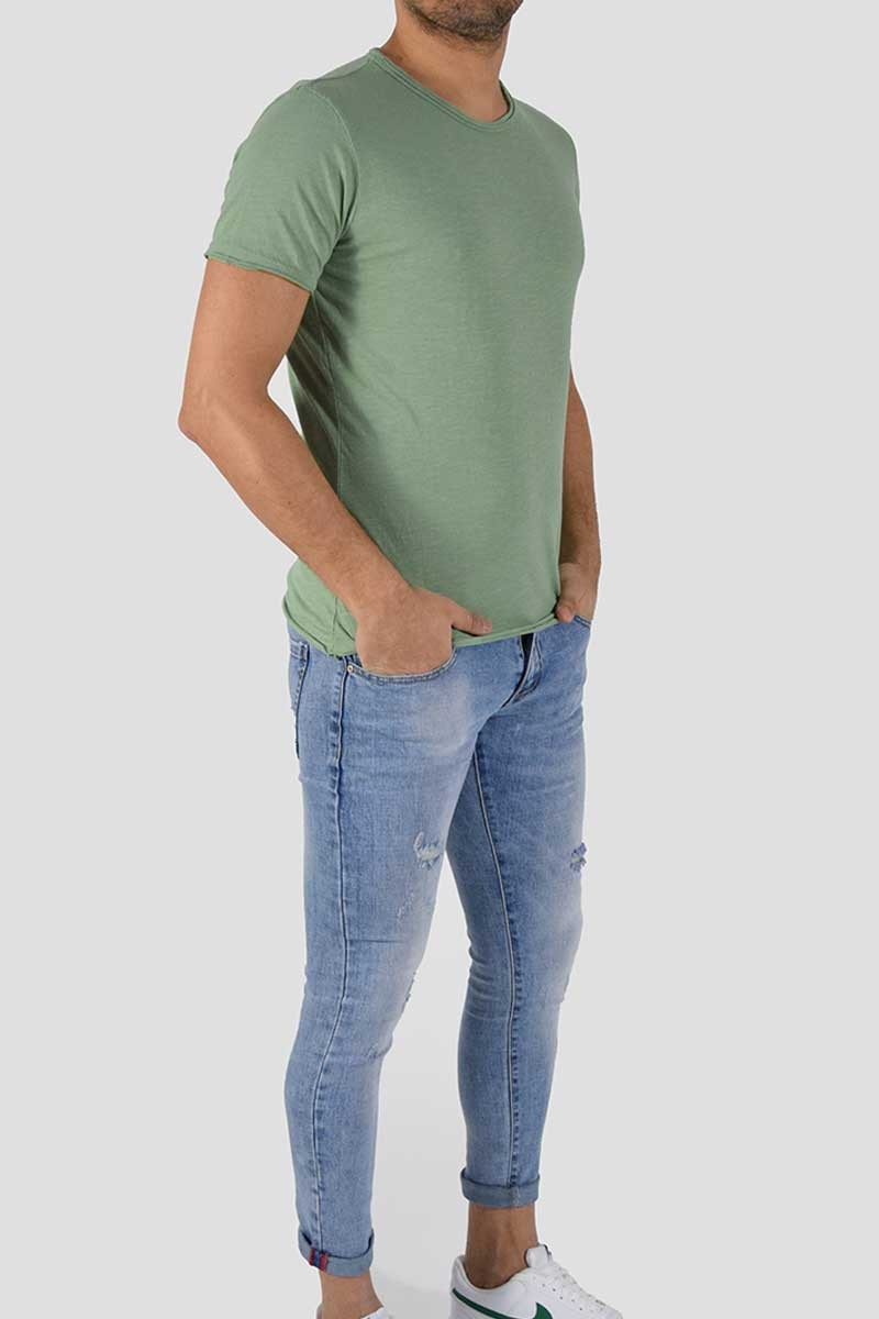 T-SHIRT CON TAGLIO VIVO