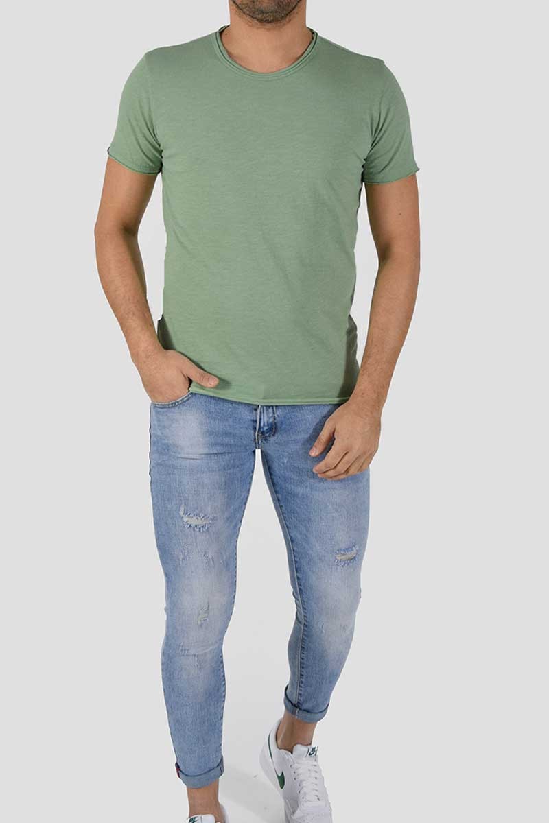 T-SHIRT CON TAGLIO VIVO