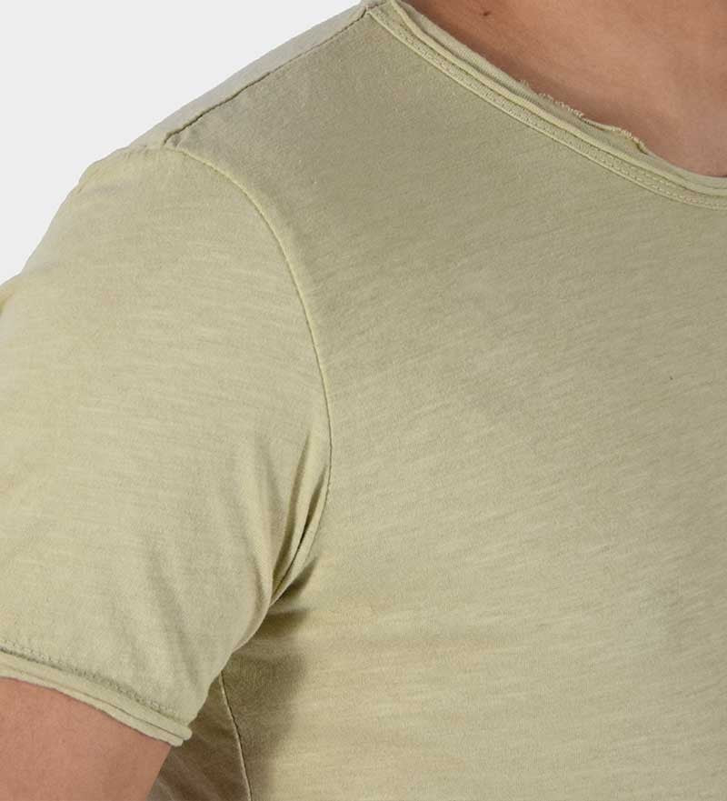 T-SHIRT CON TAGLIO VIVO
