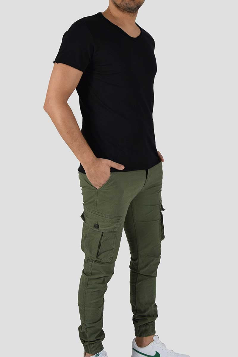 T-SHIRT CON COLLO A V