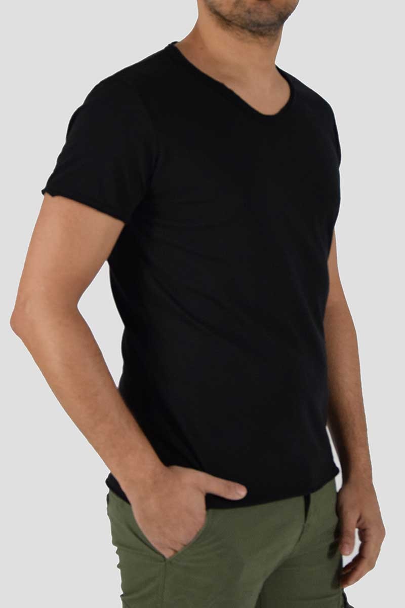 T-SHIRT CON COLLO A V