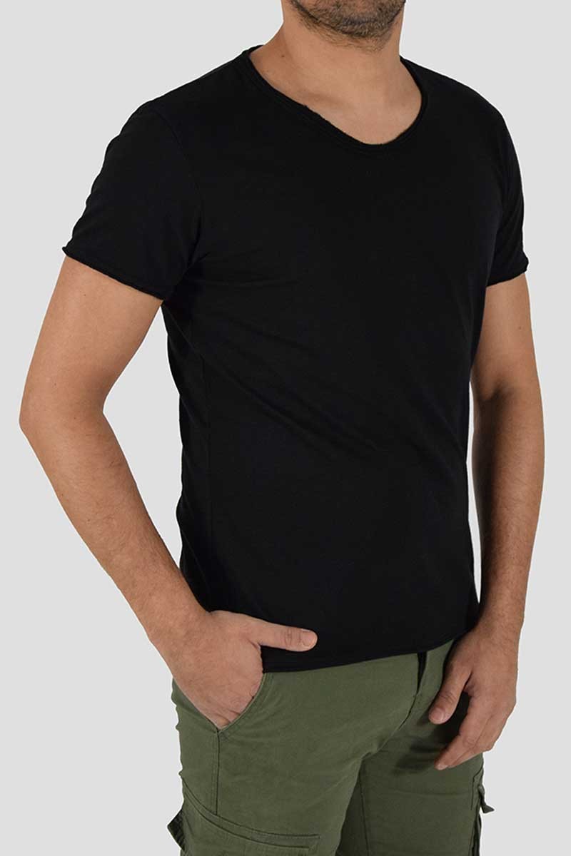 T-SHIRT CON COLLO A V