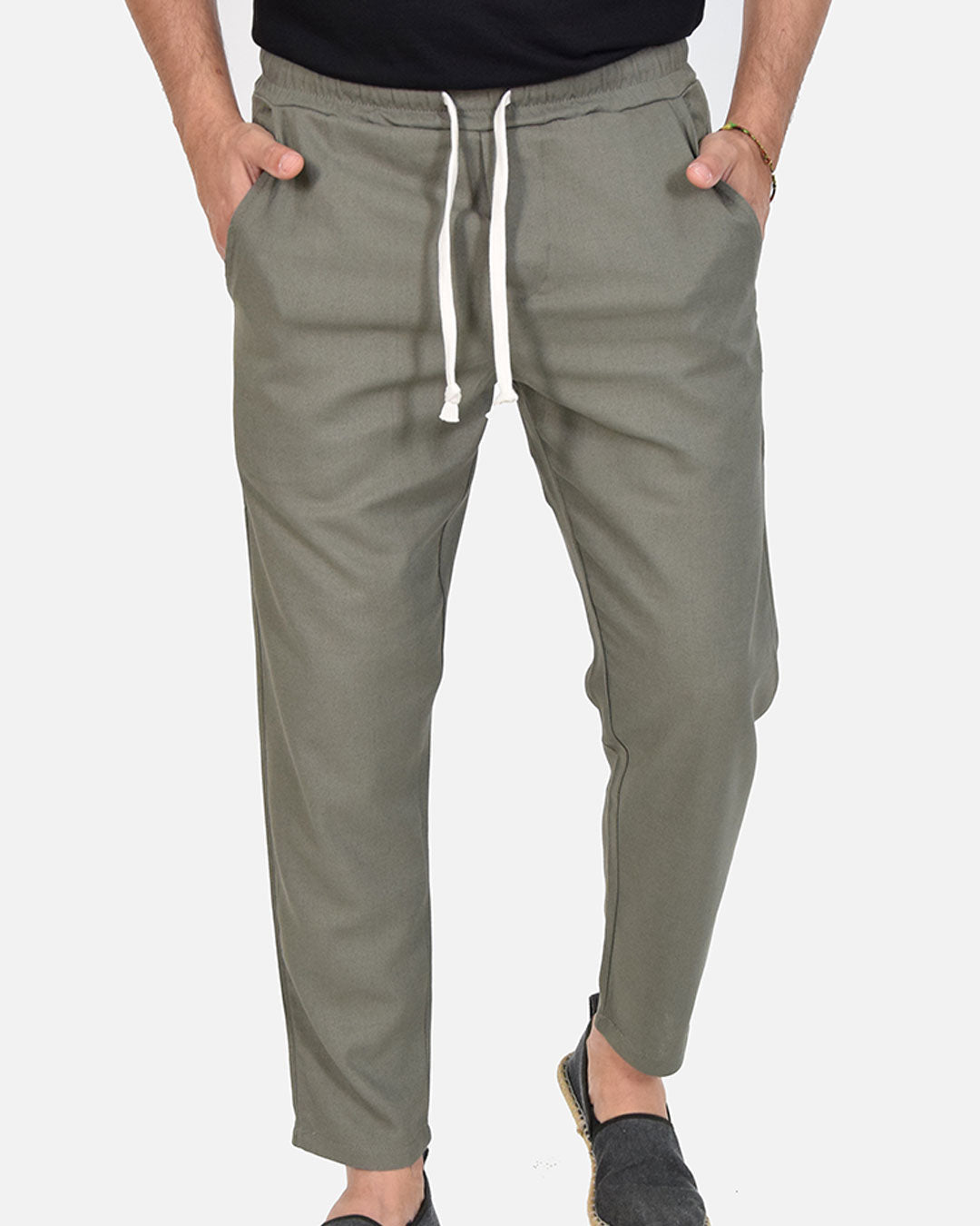Pantaloni in lino con laccio in vita