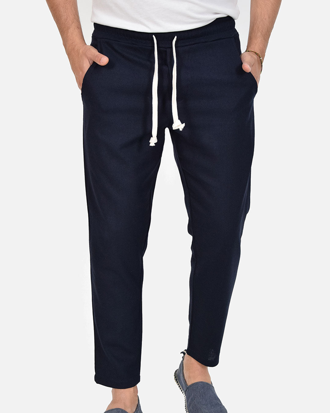 Pantaloni in lino con laccio in vita