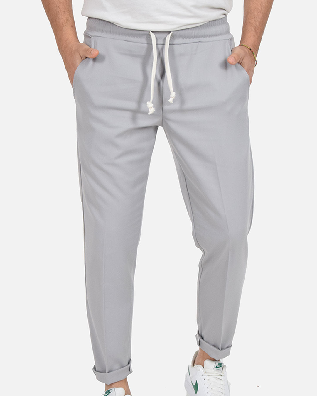 Pantaloni con laccio in vita