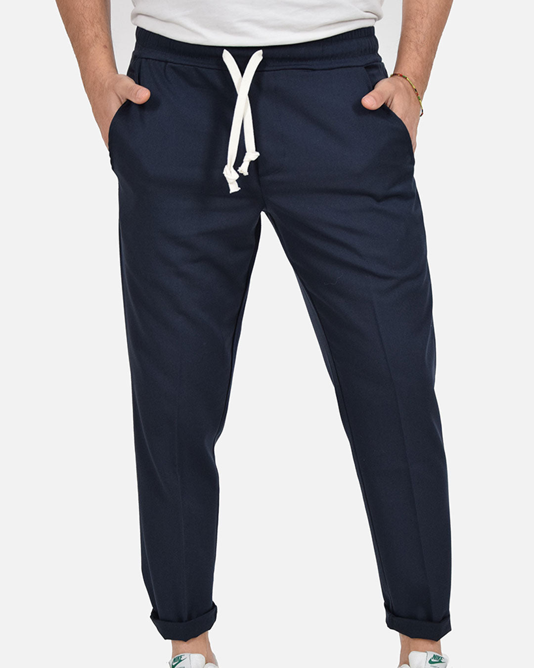 Pantaloni con laccio in vita