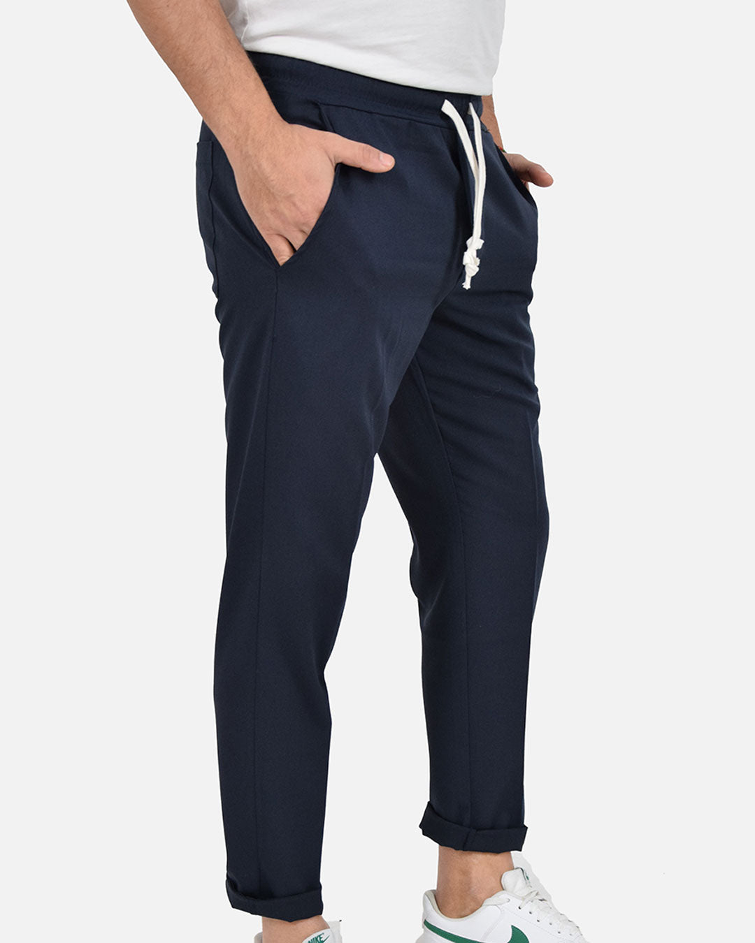 Pantaloni con laccio in vita