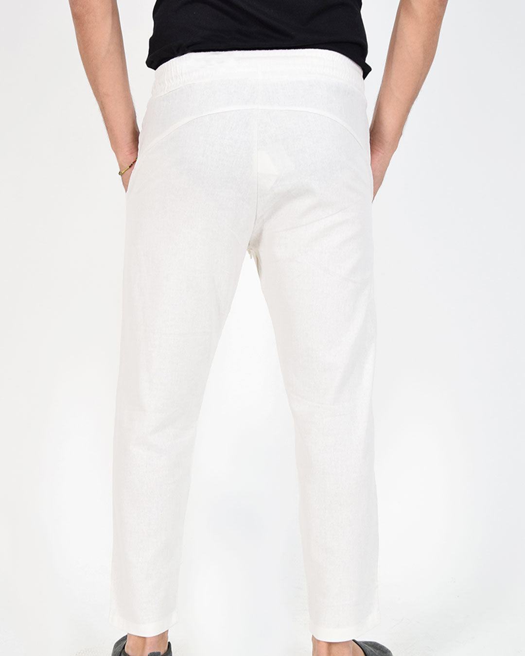 Pantaloni in lino con laccio in vita