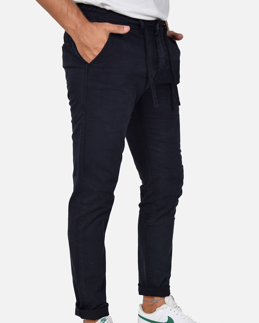 Pantaloni slim fit con laccio in vta