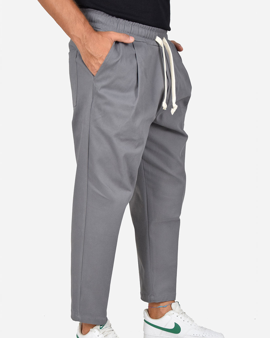 Pantaloni relax fit con laccio in vita