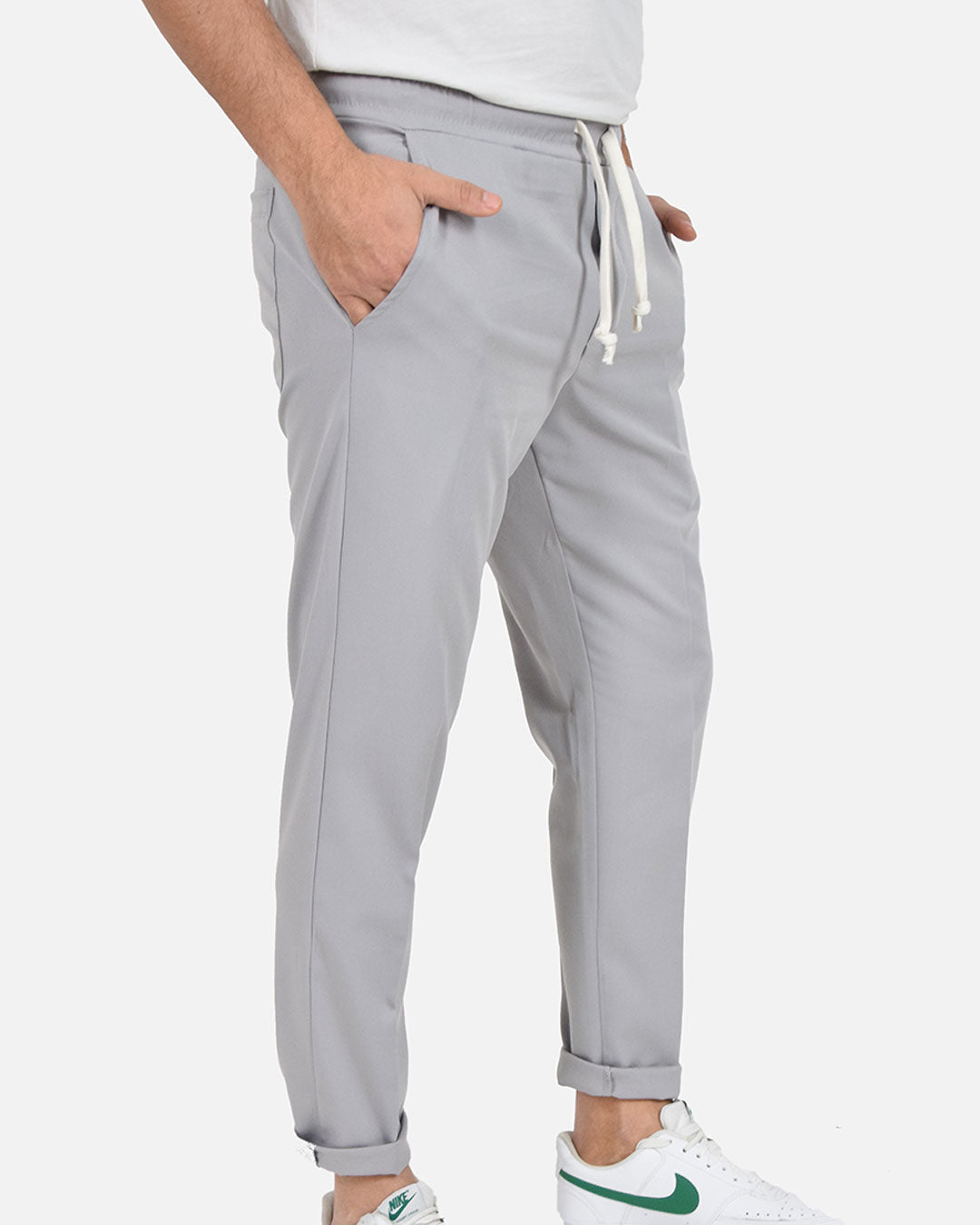 Pantaloni con laccio in vita