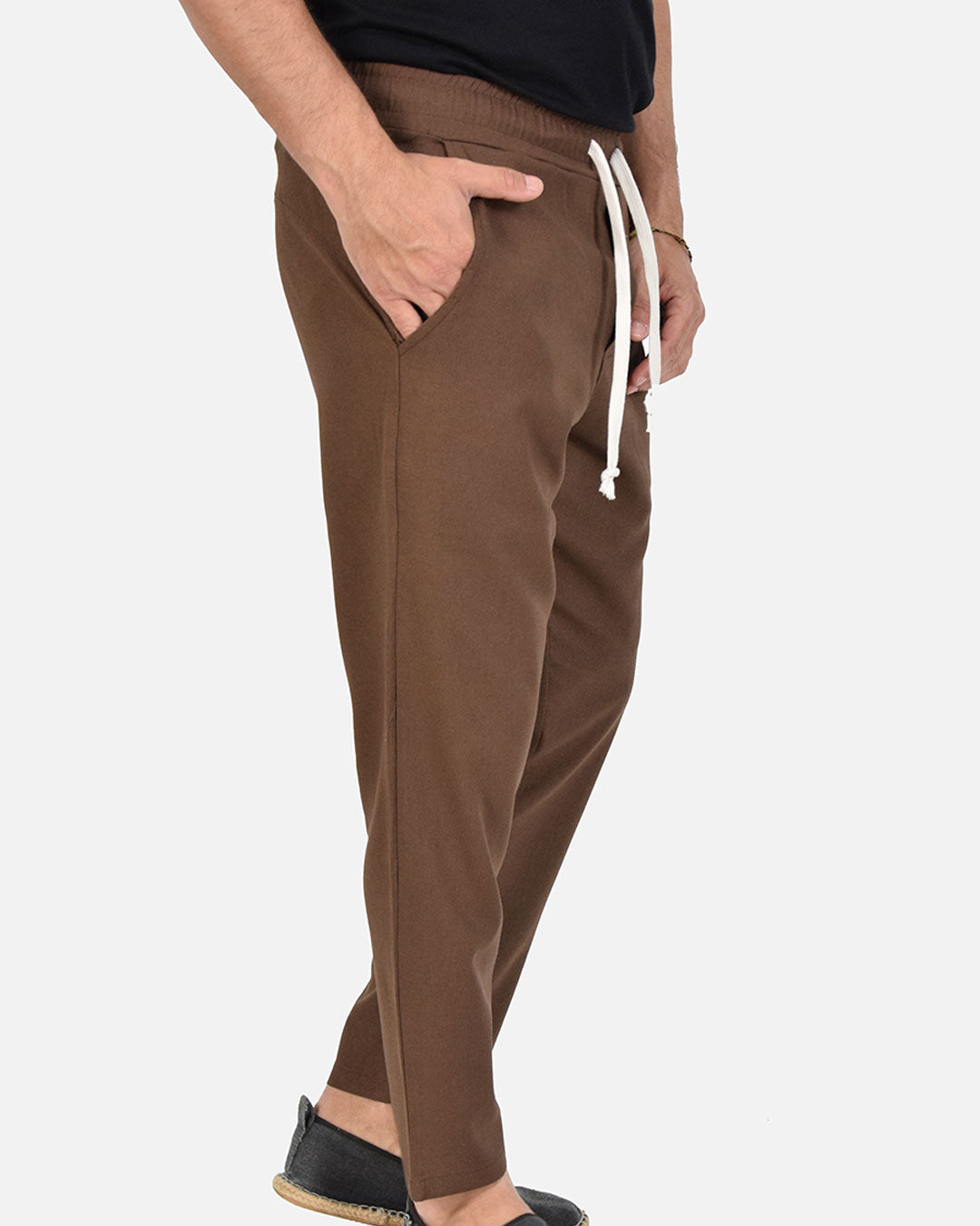 Pantaloni in lino con laccio in vita