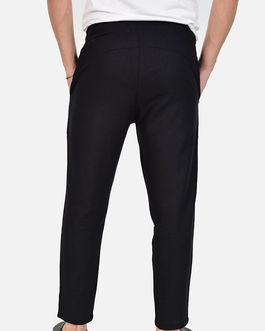 Pantaloni in lino con laccio in vita