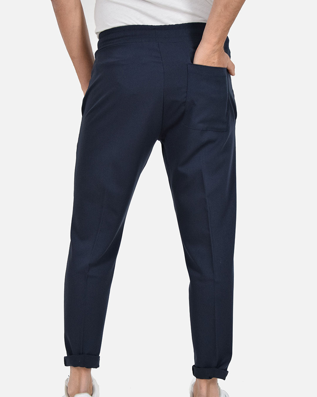 Pantaloni con laccio in vita