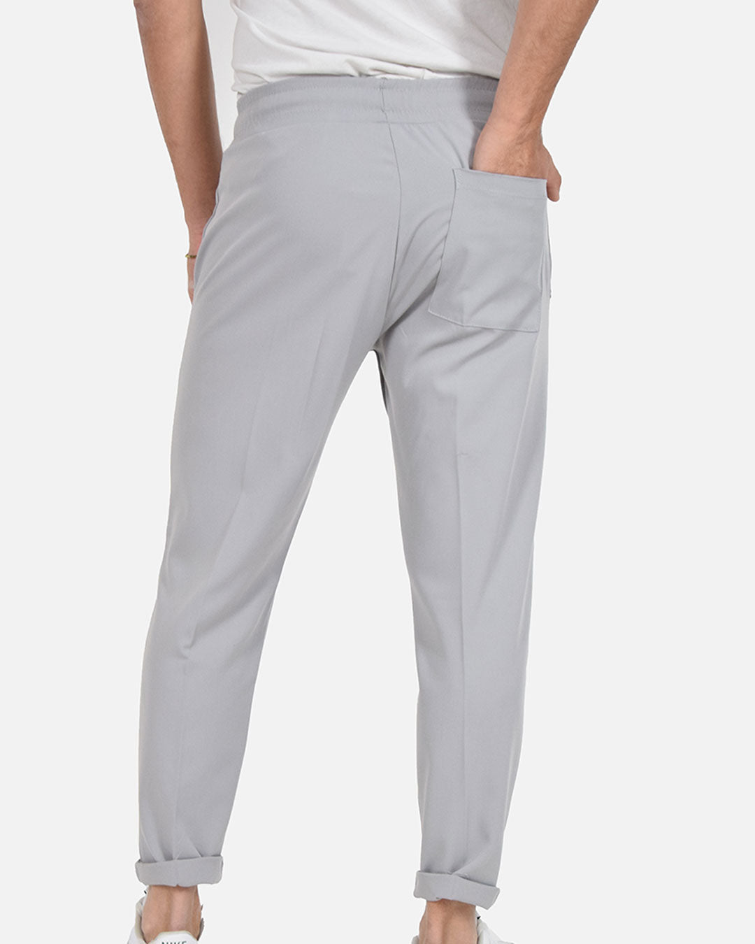 Pantaloni con laccio in vita