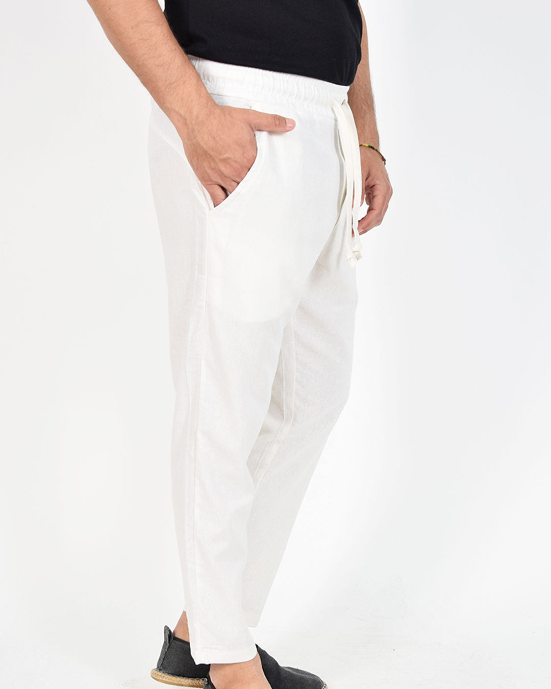Pantaloni in lino con laccio in vita