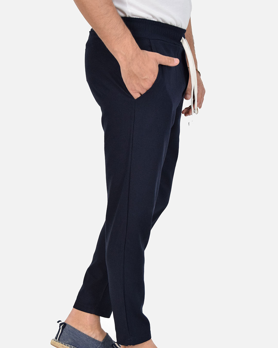 Pantaloni in lino con laccio in vita