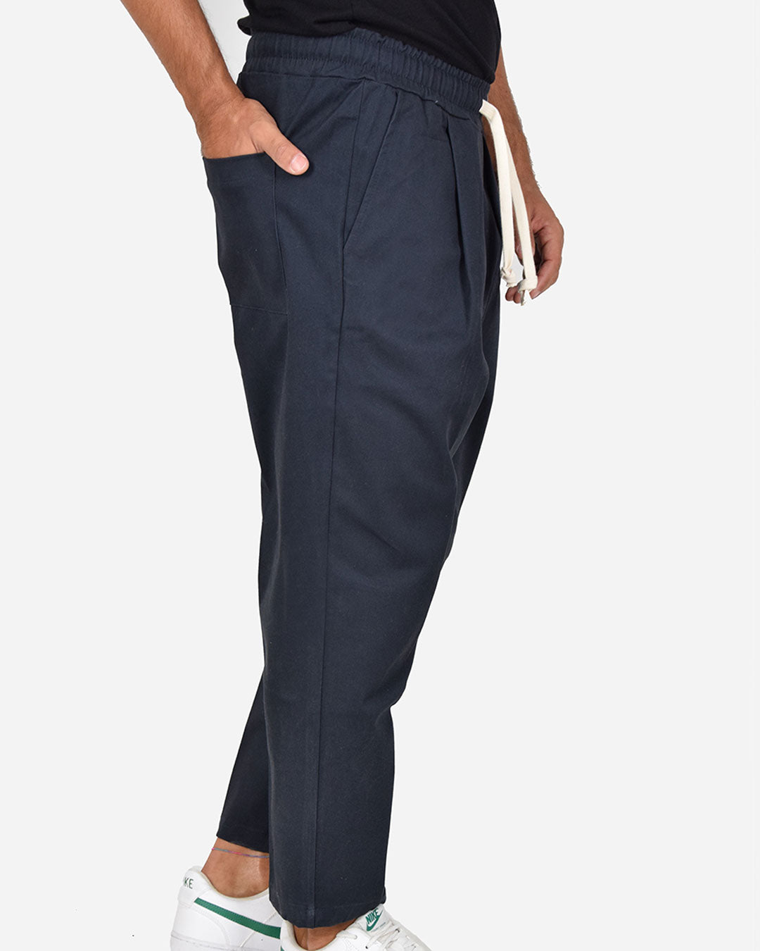 Pantaloni relax fit con laccio in vita