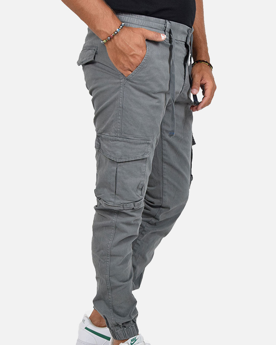 Pantaloni con tasconi e laccio in vita