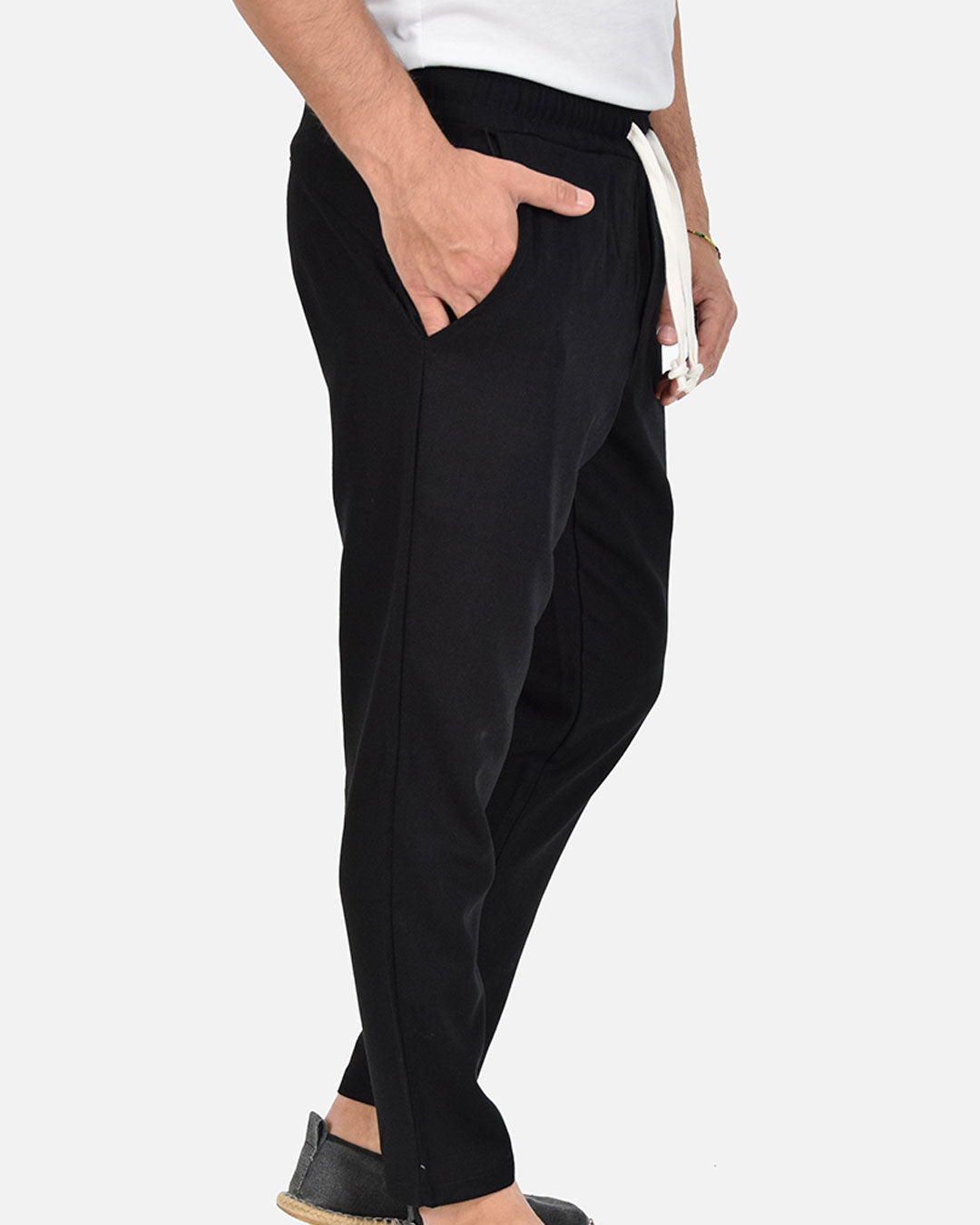 Pantaloni in lino con laccio in vita