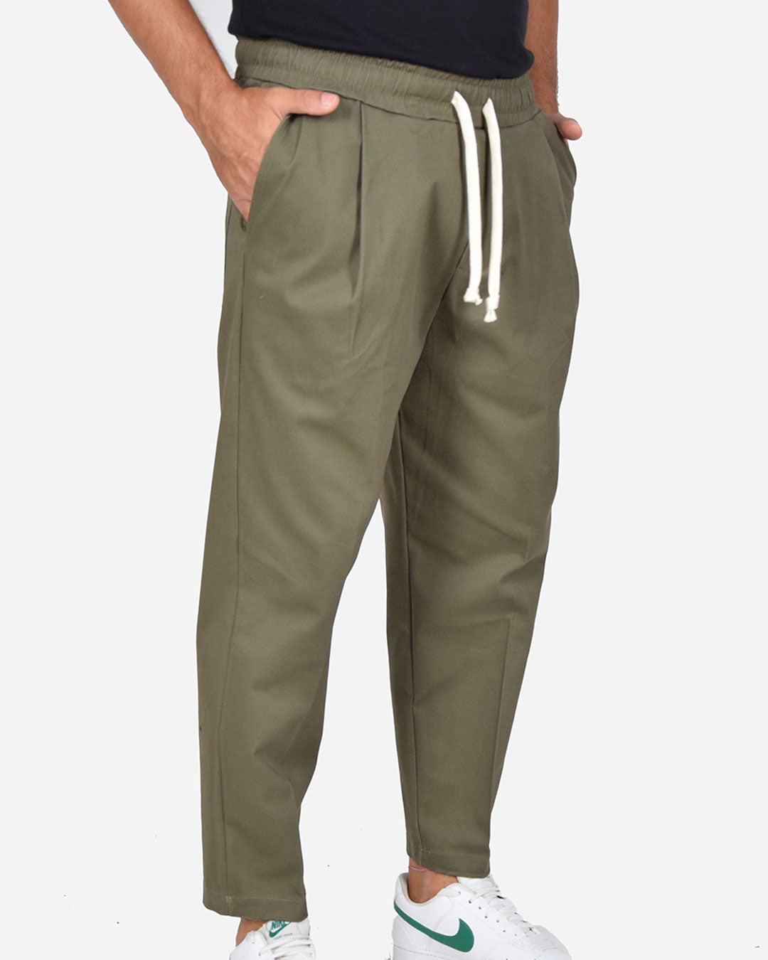 Pantaloni relax fit con laccio in vita