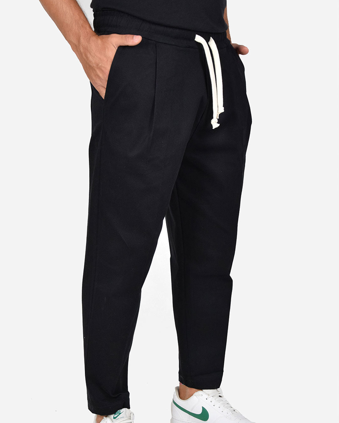 Pantaloni relax fit con laccio in vita