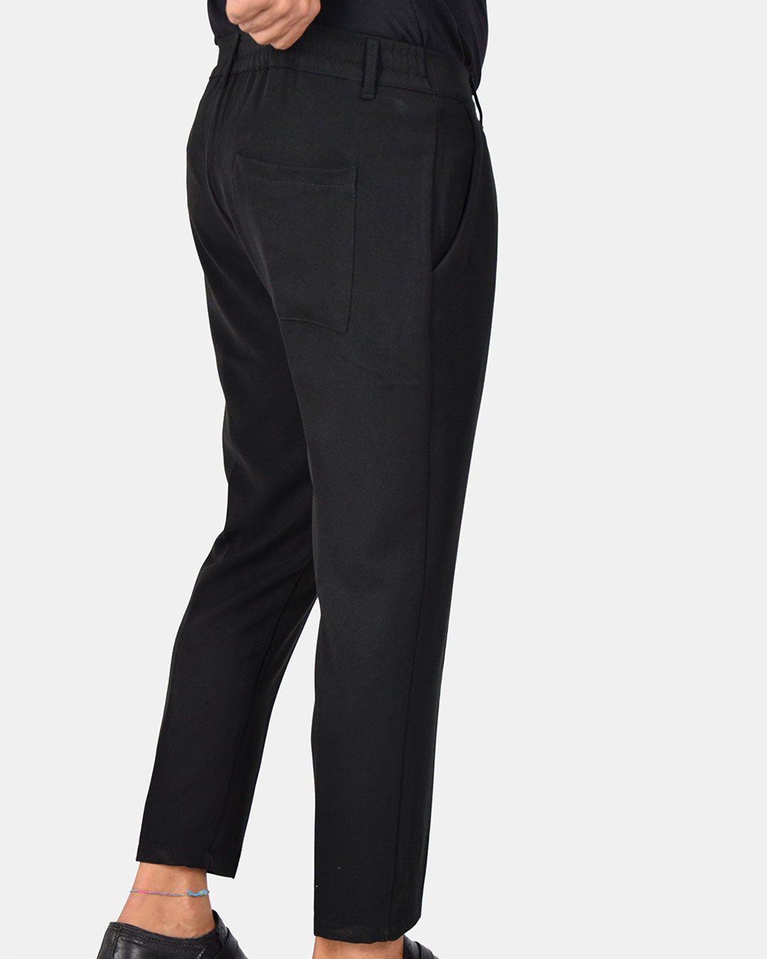 Pantaloni capri con vita elasticizzata
