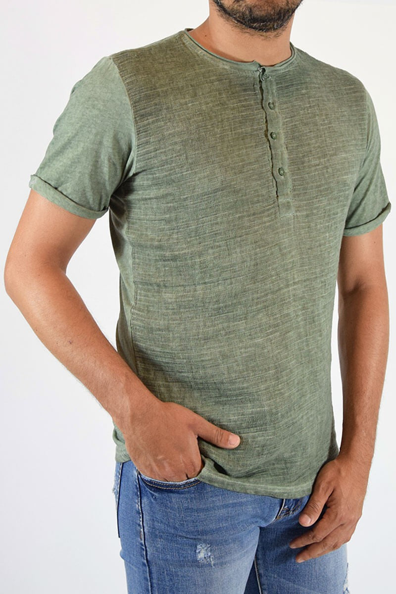 T-SHIRT A CONTRASTO CON BOTTONI