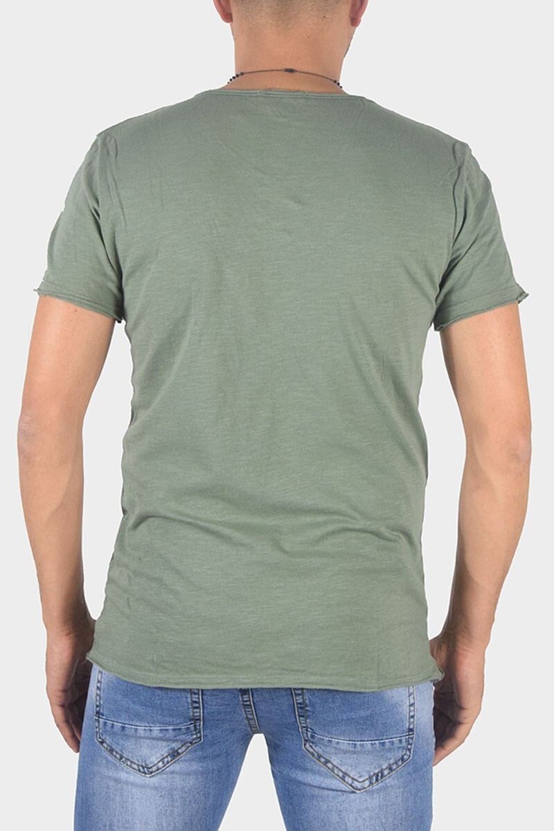 T-SHIRT CON COLLO A V