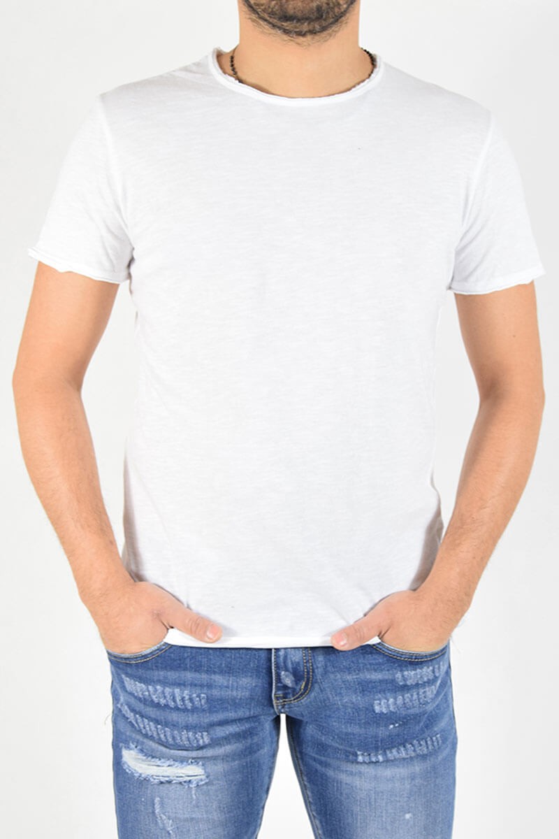 T-SHIRT CON TAGLIO VIVO