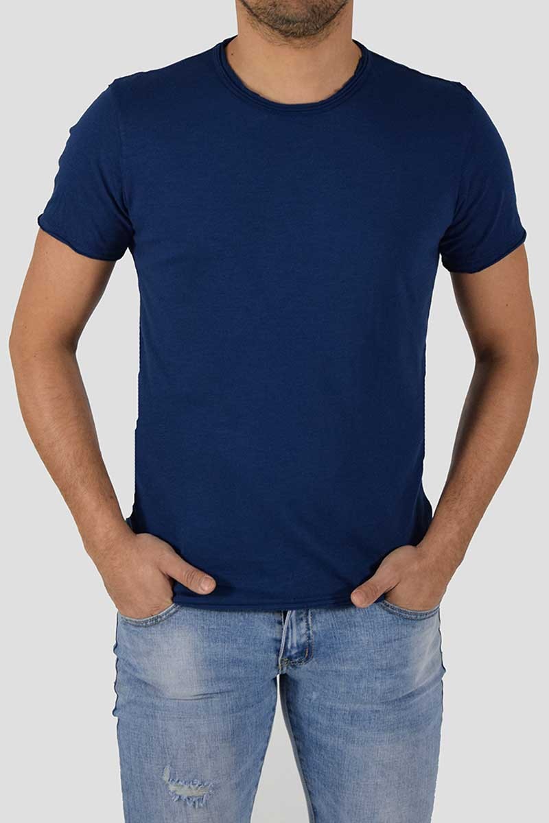 T-SHIRT CON TAGLIO VIVO