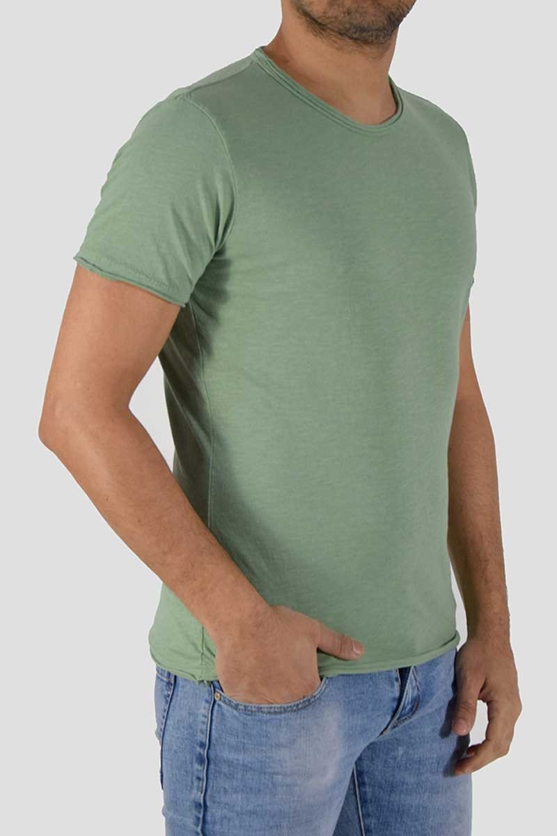 T-SHIRT CON TAGLIO VIVO