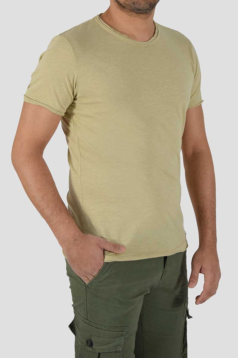 T-SHIRT CON TAGLIO VIVO